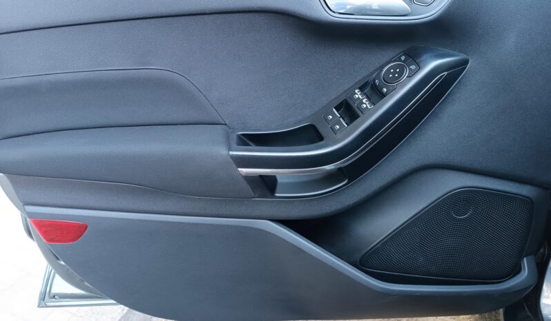 
								Ford Fiesta Titanium full									