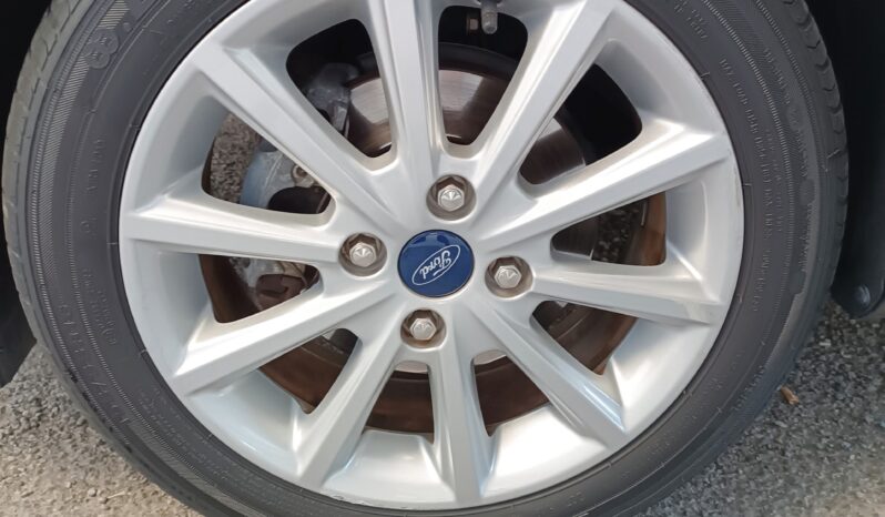 
								Ford Fiesta Titanium full									