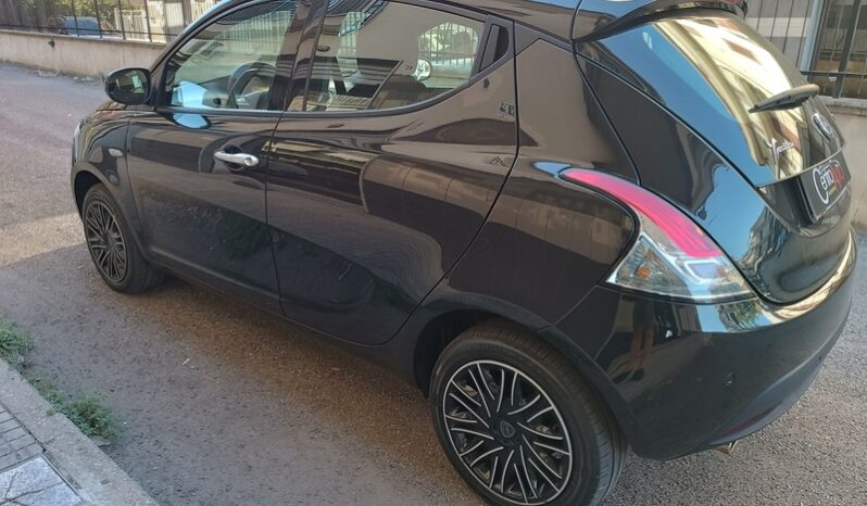 
								Lancia Ypsilon 1.0 firefly hybrid Gold s full									