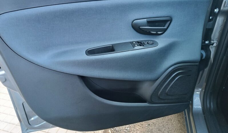 
								Lancia Ypsilon 1.0 firefly hybrid Gold Plus full									